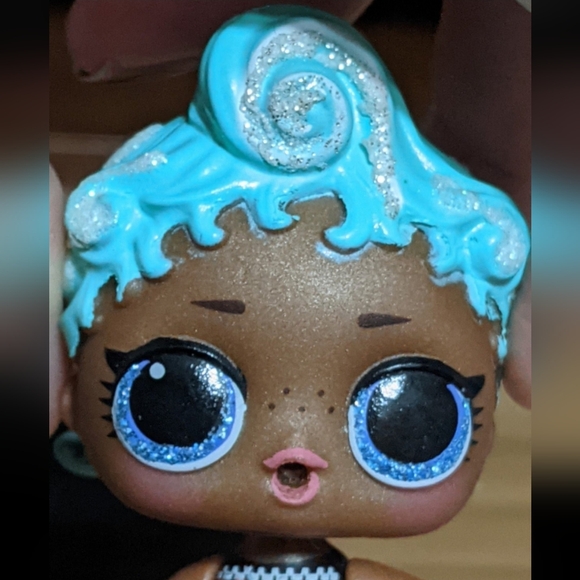 Blue-Haired Doll with Black and White Outfit - Picture 5 of 7